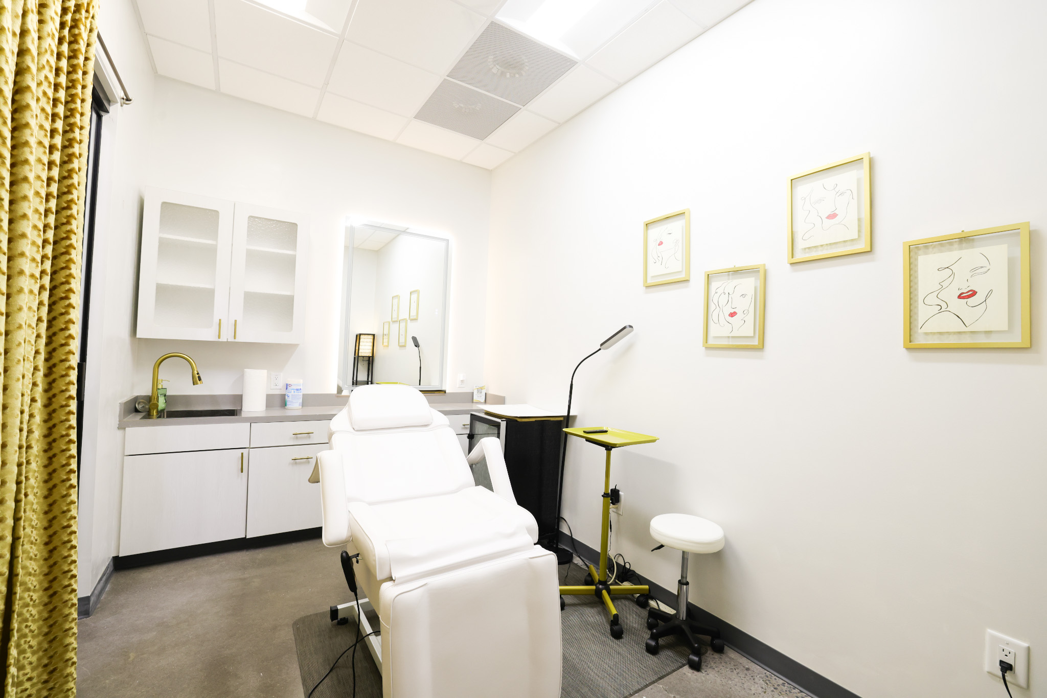 Esthetics treatment room