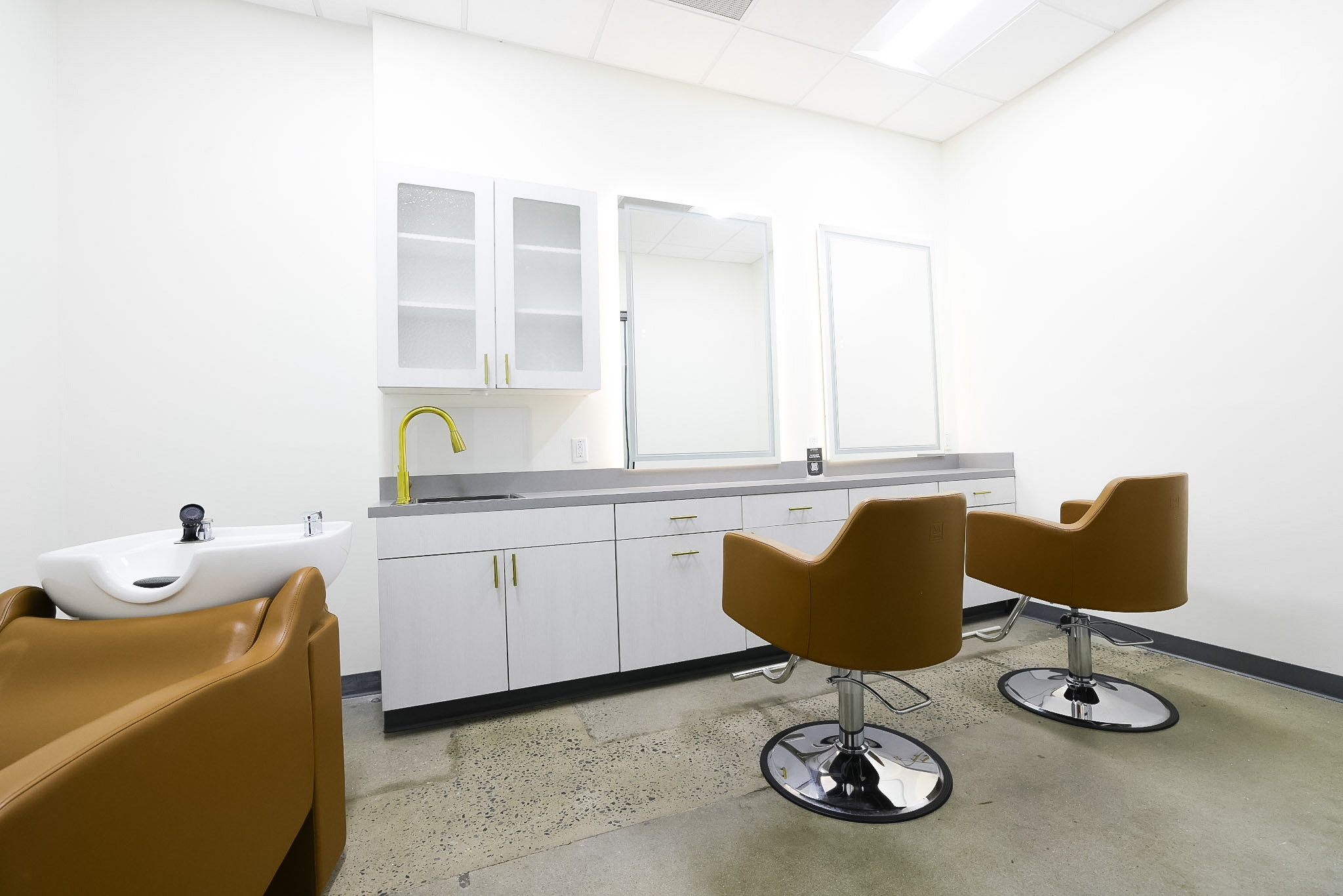 Spacious styling suite
